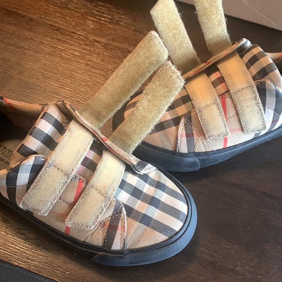 Burberry Shoes - Kids size 29 - Picture 4 of 8